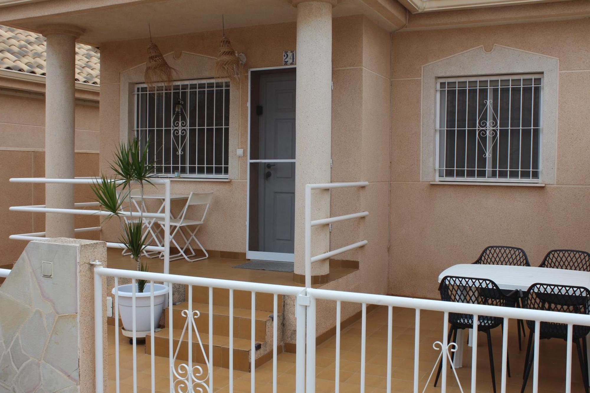 Bungalow With 2 Bedrooms And Roof Terrace In The Center Of La Zenia. Free Wifi. Orihuela Ngoại thất bức ảnh